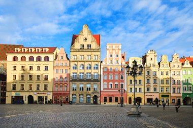 Pazar Meydanı Wroclaw renkli evler