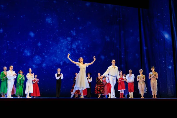 Actors on the stage of Wroclaw Opera House — Stock Photo, Image