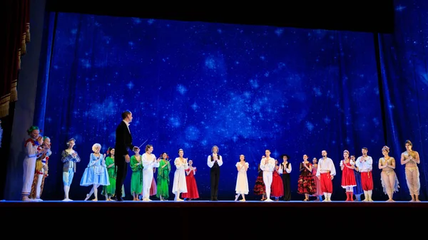 Actors on the stage of Wroclaw Opera House — Stock Photo, Image