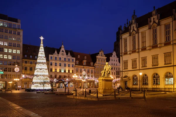 De kerstboom op het plein van de markt van Wroclaw — Stockfoto