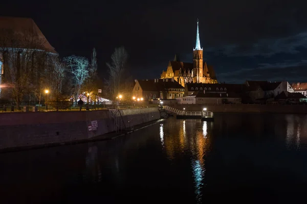 Domkyrkans ön av Wroclaw i månsken — Stockfoto