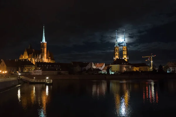 Domkyrkans ön av Wroclaw i månsken — Stockfoto