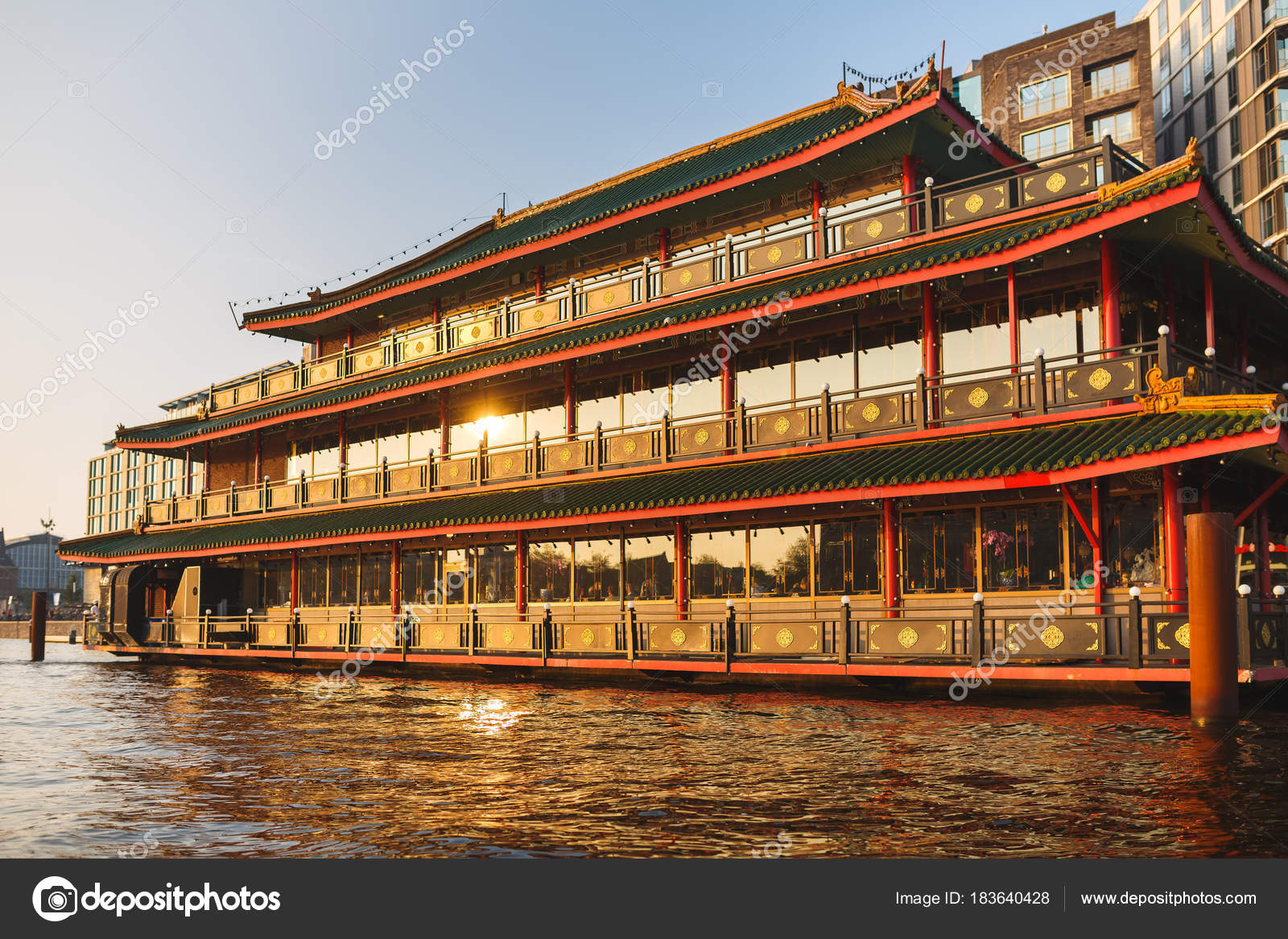 Uitgelezene Chinese restaurant on the water, Amsterdam – Stock Editorial Photo WW-74