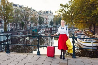 Amsterdam'da neşeli kadın