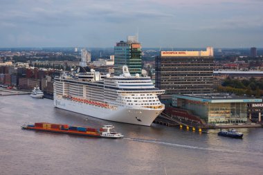 Yolcu gemisi, bir bay Amsterdam