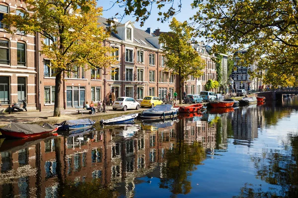 Día soleado en Amsterdam — Foto de Stock