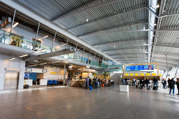 Eindhoven flygplats inomhus — Stockfoto