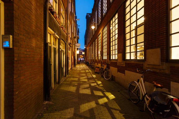 Nachtgasse von Amsterdam — Stockfoto