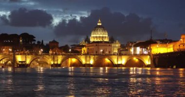 Saint Peter's Bazilikası Vatikan güneş battıktan sonra