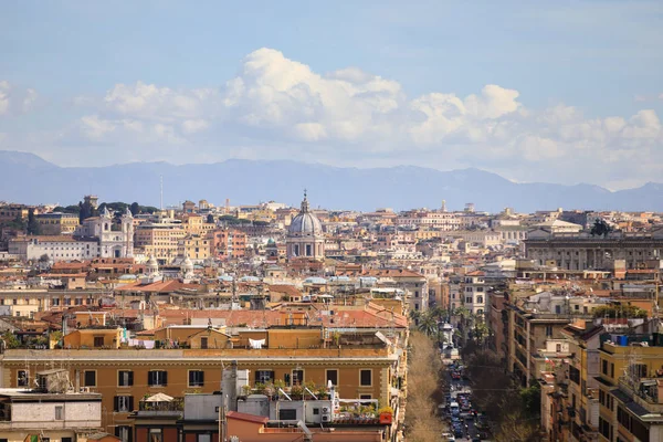 Paysage urbain de Rome, journée ensoleillée — Photo