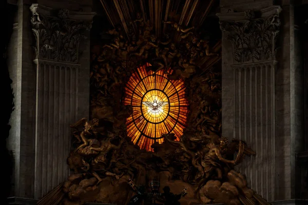 Живописный интерьер базилики Святого Петра в Ватикане — стоковое фото