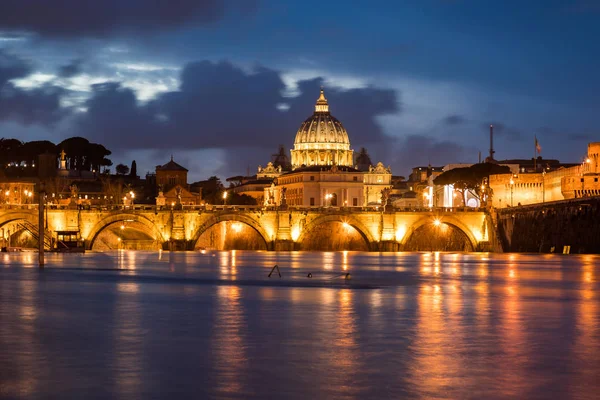 A Basílica de São Pedro no Vaticano — Fotografia de Stock