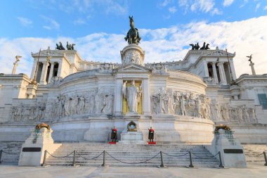 Muhafız Monumento Nazionale bina Vittorio Emanuele II Roma'da bir