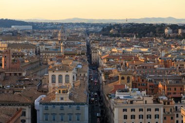 Via del Corso Roma Caddesi üzerinde trafik