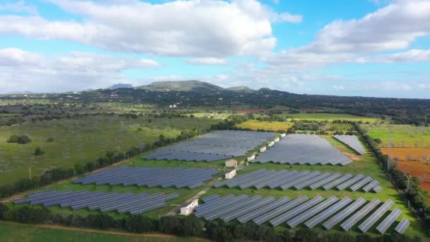 Estación Solar Campo Vista Desde Dron — Vídeos de Stock