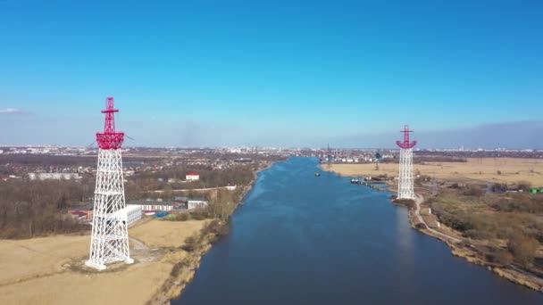 Antenne Hochspannungsmasten Der Bucht Von Kaliningrad Russland — Stockvideo