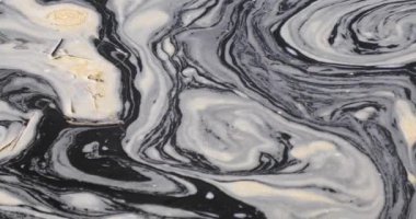 Nehrin kirli suları, yakın çekim