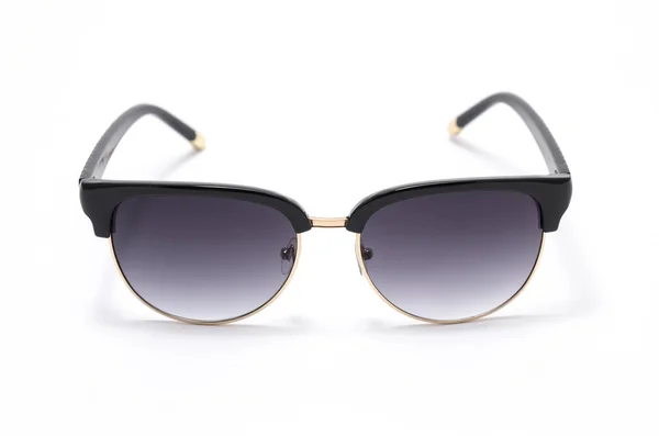 Жіночі сонцезахисні окуляри ізольовані на білому — стокове фото