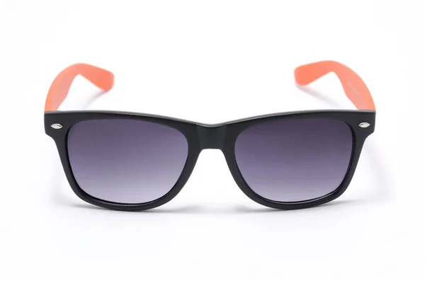 Gafas de sol en montura gruesa de plástico negro aisladas en blanco — Foto de Stock