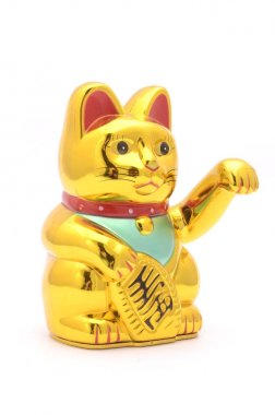 heykelcik altın kedi üzerinde beyaz izole iyi şans getirir