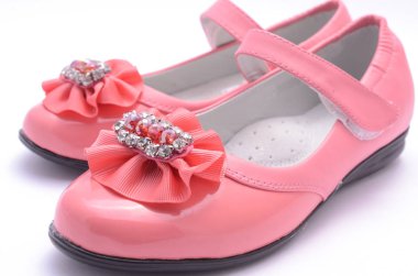 Çocuk beyaz izole ayakkabı pembe