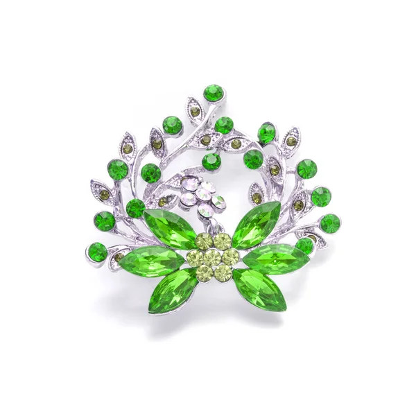 Ασημένιο λουλούδι καρφίτσα με ελαφριά Πράσινα διαμάντια που απομονώνονται σε λευκό — Φωτογραφία Αρχείου