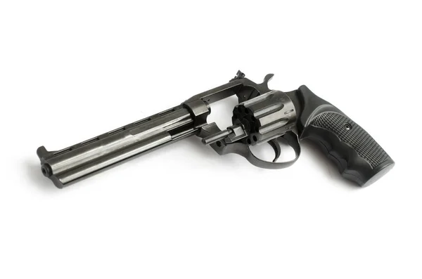 Чорний револьвер з відкритим гарматним барабаном і ізольований на білому фоні — стокове фото