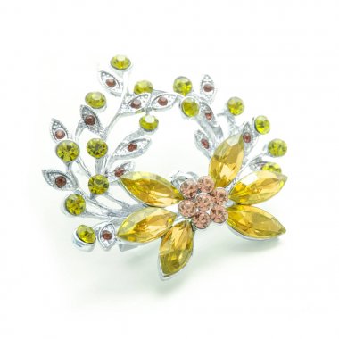 Beyaz izole sarı elmas ile gümüş Çiçek Broş