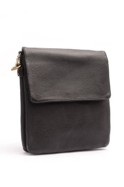 Siyah deri debriyaj klasik dikdörtgen şeklinde. Stüdyoda beyaz bir arka plan üzerinde duruyor. O yarım dönüş içinde ayakta durmak.