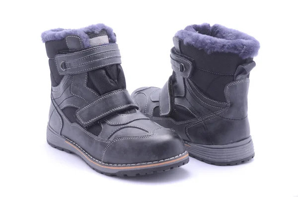 白で隔離子供の冬のブーツ — ストック写真
