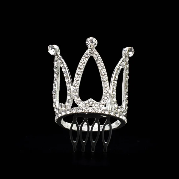 Silver crown απομονώνονται σε μαύρο φόντο — Φωτογραφία Αρχείου