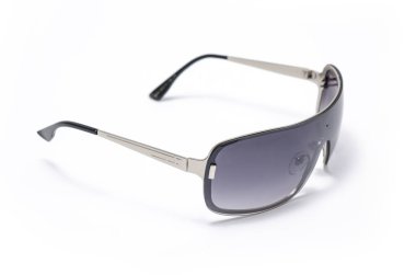 Beyaz üzerine siyah gözlüklü Isolated erkek güneş gözlüğü