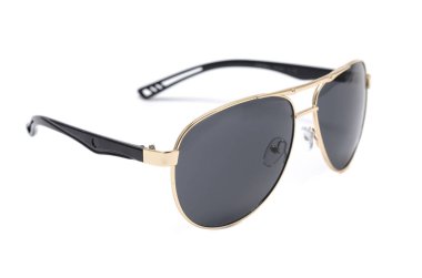 Beyaz izole bir demir çerçeve içinde güneş gözlüğü siyah cam