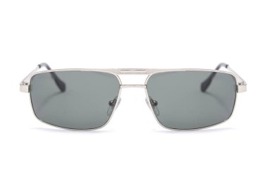 beyaz izole bir demir çerçeve içinde erkek güneş gözlüğü