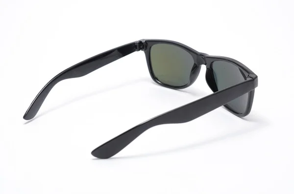 Gafas de sol en montura gruesa de plástico negro aisladas en blanco —  Fotos de Stock