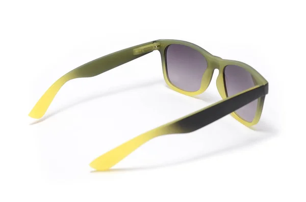 Sonnenbrille in dickem Kunststoffrahmen isoliert auf weiß — Stockfoto