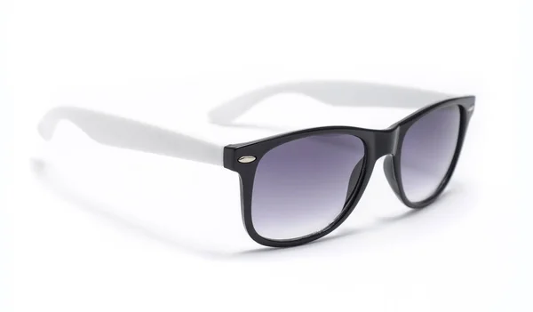 Gafas de sol en montura gruesa de plástico negro aisladas en blanco — Foto de Stock