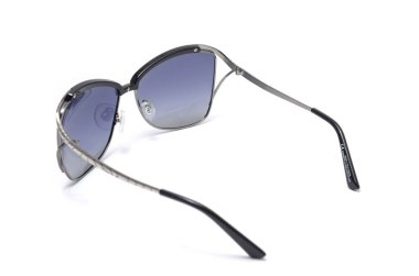 beyaz izole bir demir çerçeve içinde Bayan güneş gözlüğü