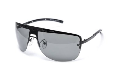 Siyah cam üzerinde beyaz izole ile siyah çerçeve içinde güneş gözlüğü