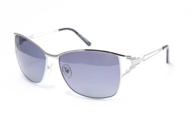 beyaz izole bir demir çerçeve içinde Bayan güneş gözlüğü