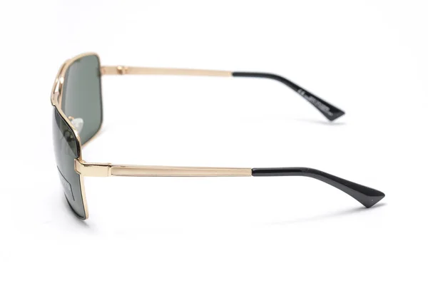 Man's zonnebril in een ijzeren frame geïsoleerd op wit — Stockfoto
