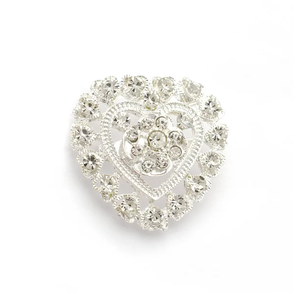 Broche corazón de plata con diamantes aislados en blanco — Foto de Stock