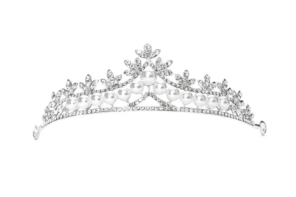 Tiara con perle isolate su fondo bianco — Foto Stock