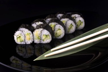 Japon Suşi Rolls Yin Yang