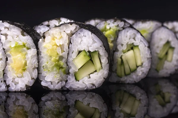 Japanische Sushi-Rollen Yin Yang — Stockfoto