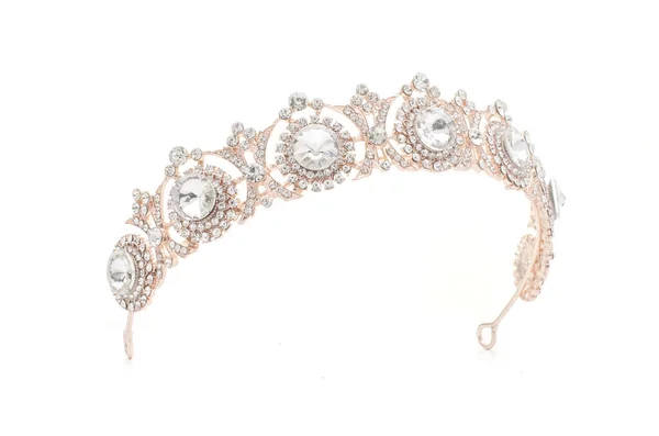 Tiara dorata con diamanti su sfondo bianco — Foto Stock