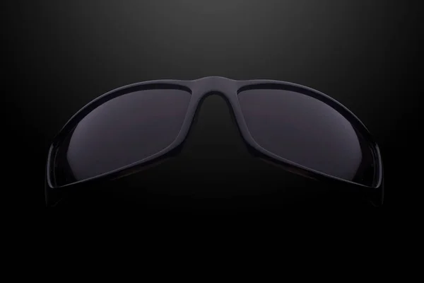 Αθλητικά γυαλιά ηλίου απομονωμένα σε μαύρο — Φωτογραφία Αρχείου