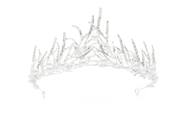 Tiara com pérolas isoladas sobre fundo branco — Fotografia de Stock