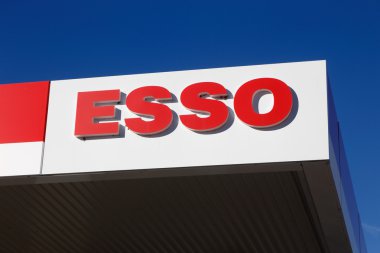 Esso benzin istasyonu