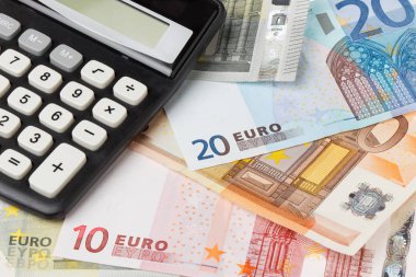 Caclulator Euro faturalarında